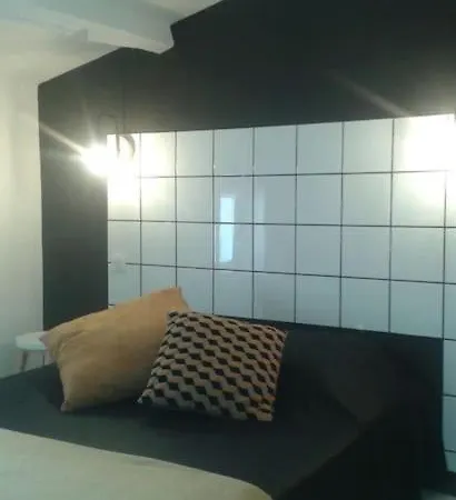 Daire O P'tit Loft Du Port De Chat'sa *